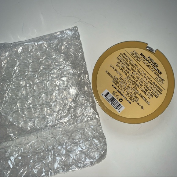 Bellapierre Cosmetics Pressed Powder LIGHT - Picture 4 of 4